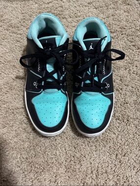 Jordan Kids Low-Top Sneakers in Black and Aqua Blue